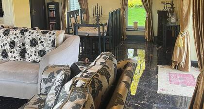 Bungalow Sleeps 2 With Garden and Parking