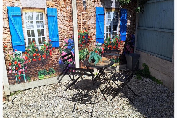 Outdoor dining - Bungalow - Sleeps 4 - Parking - Garden (Nottingham)