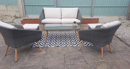 Bungalow - Sleeps 4 - Parking - Garden