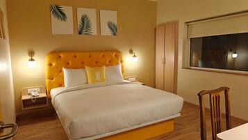 Habitación estándar doble, 1 cama de matrimonio grande | Caja fuerte y wifi gratis