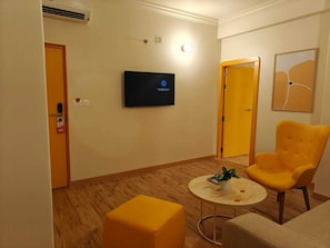 Junior Suite | Interior - Bloom Hotel Chennai Central (Chennai)