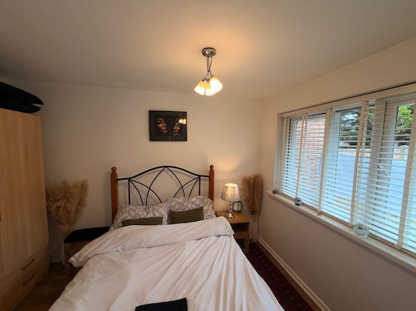 1 bedroom, bed sheets