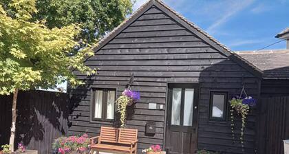 The Barn, Enstone - a Cosy Cotswolds Retreat