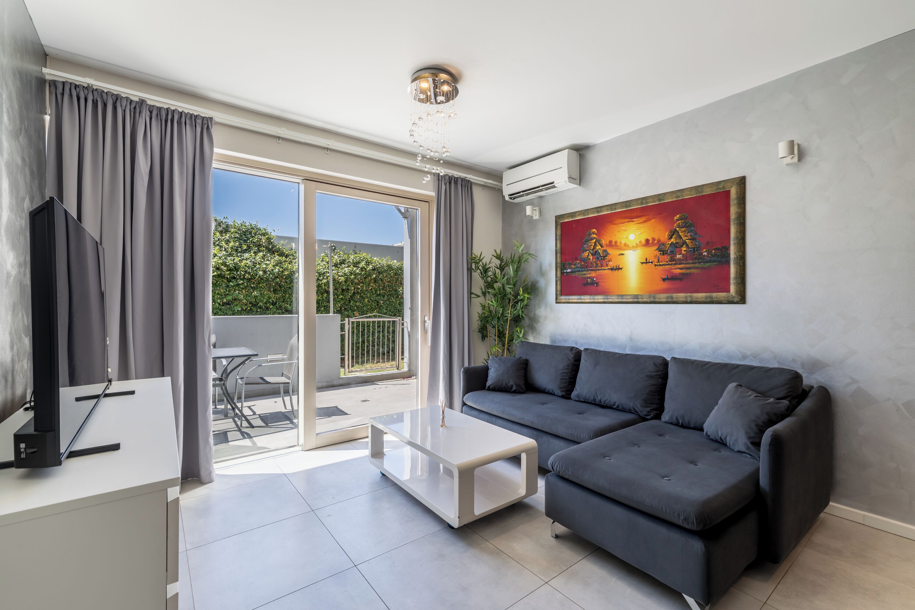 Classic Apartment, Patio, Garden View | Living area
