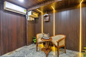 Interior - Midtown Inn (New Delhi)