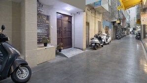تفاصيل الفندق من الخارج