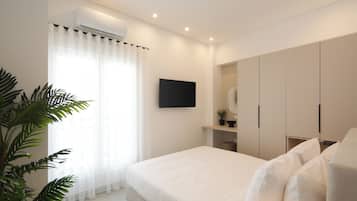 Comfort Apartment | In-room safe, blackout curtains, iron/ironing board, free WiFi