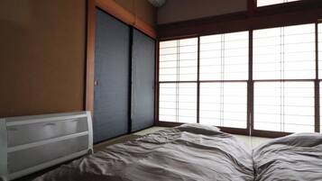 3 bedrooms, WiFi (free), bed sheets