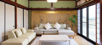 EF1 Resort Villa Nanto / Nanto City Toyama