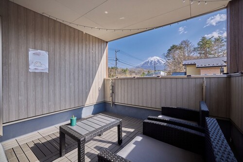 A guesthouse with a garage and fireplace Enjoy st / Minamitsuru District Yamanashi