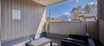 A guesthouse with a garage and fireplace Enjoy st / Minamitsuru District Yamanashi