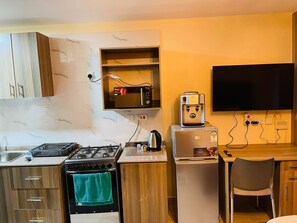 Deluxe Studio | Dapur peribadi | Peti sejuk, ketuhar gelombang mikro 