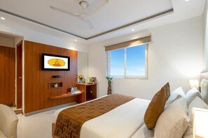 ห้องซูพีเรียดับเบิลหรือทวิน | เครื่องนอนระดับพรีเมียม, เตียงเมมโมรีโฟม, โต๊ะทำงาน
