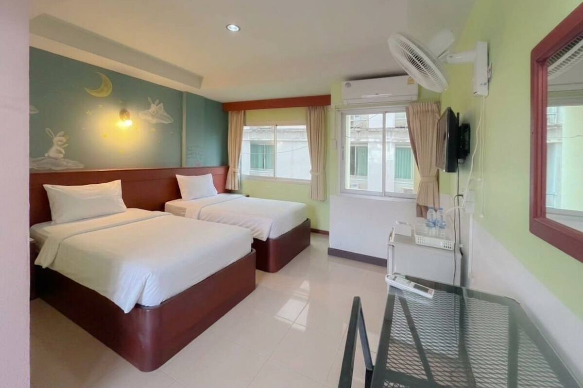 ห้องทวิน | โต๊ะทำงาน, Wi-Fi ฟรี