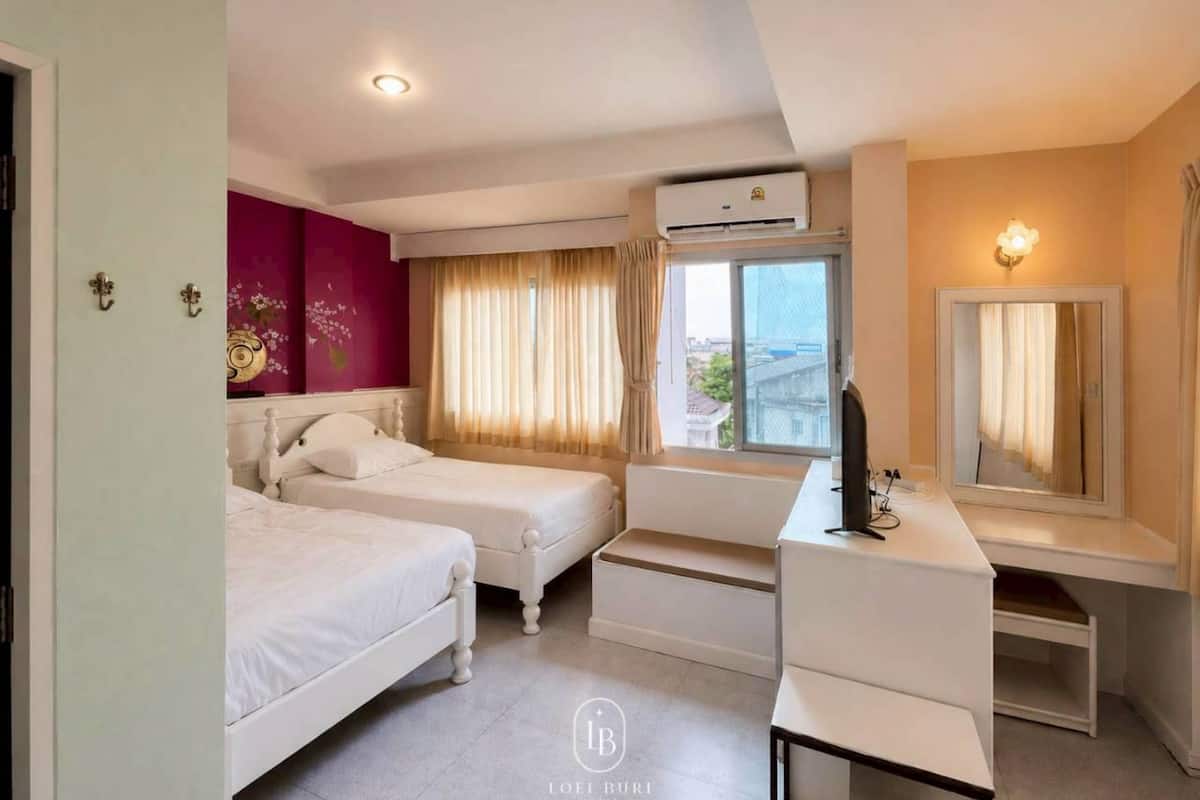 Deluxe Twin Room | Desk, free WiFi