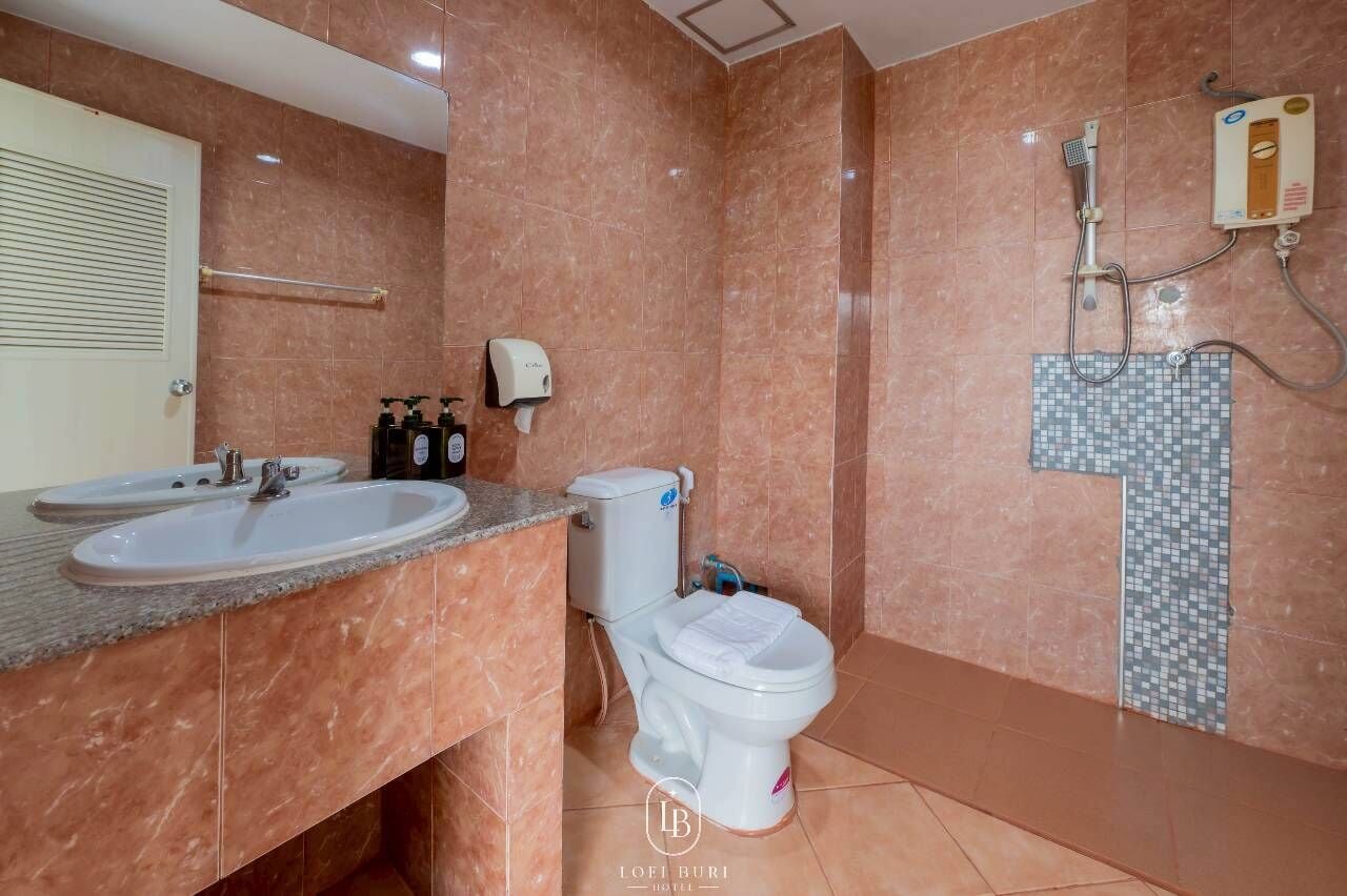 Deluxe Twin Room | Bathroom
