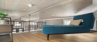 Ponderosa Cabin - Spacious floor plan with modern look, full kitchen, hallway bunk beds, separate bedroom, and upstairs loft