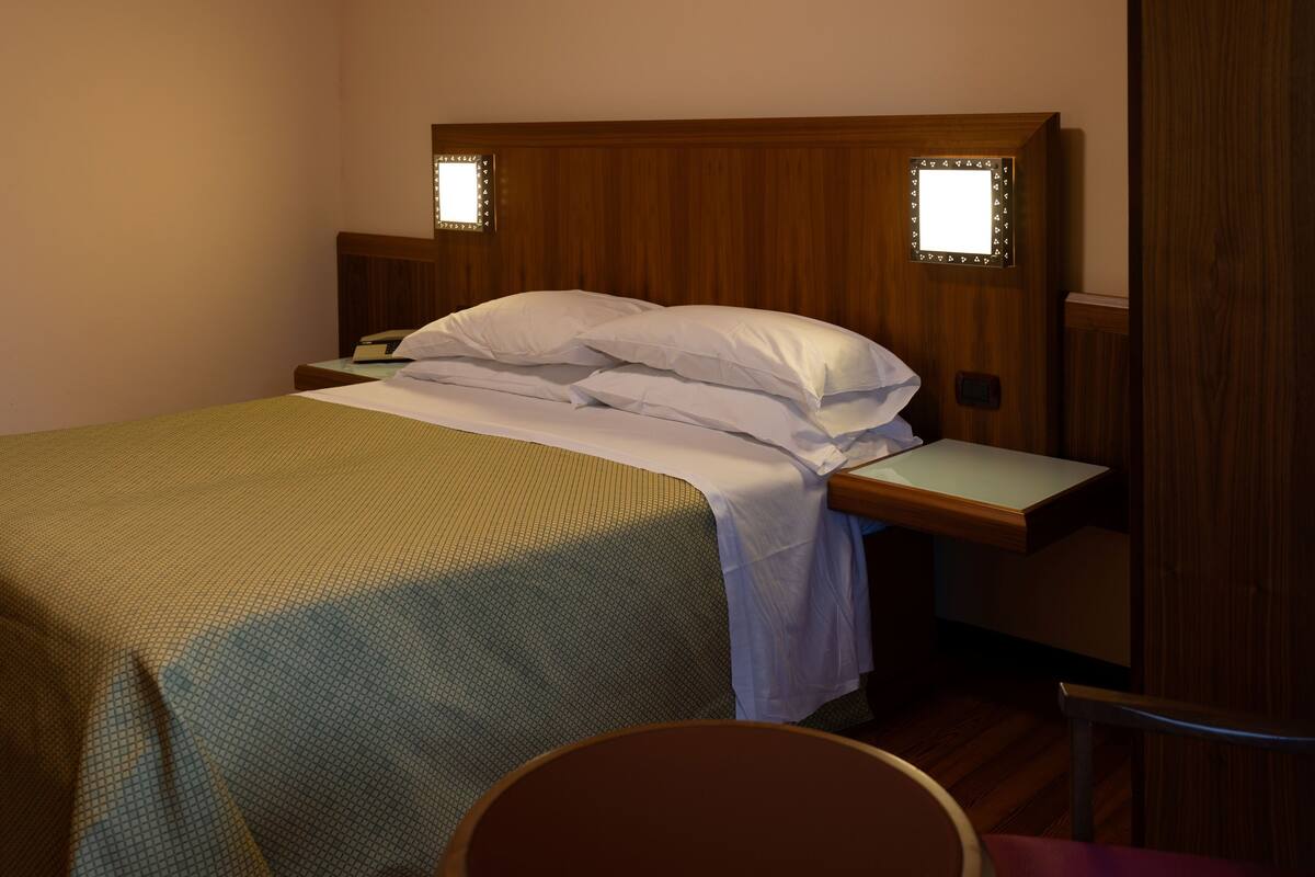 Single Room, Balcony | In-room safe, WiFi (free)
