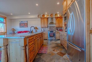 Unclassified image, 5 of 26, button - 3bd/3ba Luxury Vacation Home M24 - 3bd/3ba Luxury Vacation Home M24 (Moab)