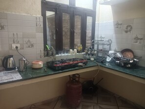 Private kitchen - We are not a commercial hotel... we are your home (Munsyari)