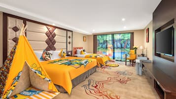 Suite luxueuse, vue sur la cour intérieure | Literie de qualité, minibar, décor unique, ameublement unique