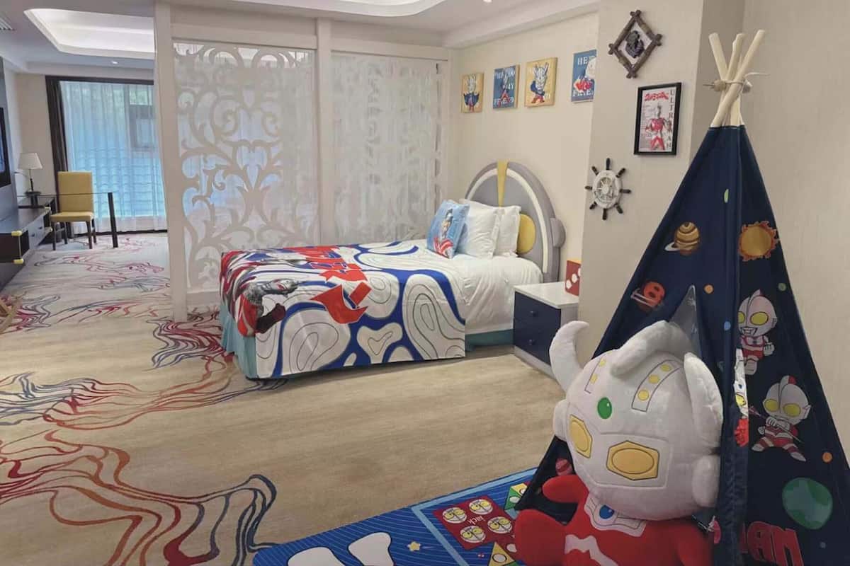 Premium bedding, minibar, desk, laptop workspace