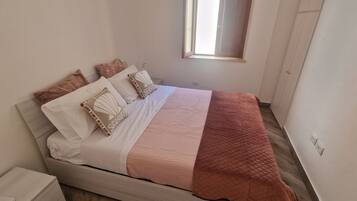 2 chambres, fer et planche à repasser, accès Internet, draps fournis