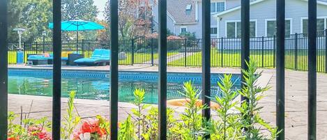 Studio | Pool