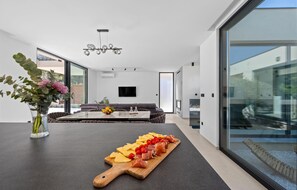 Dining - Amazing home in Dubrava kod Sibenika (Dubrava kod Sibenika)