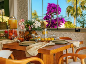 Dining - Qoople Villa Tosсana - Panoramic 360° sea & castle view (Alanya)