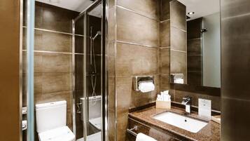Standard Single Room | Bathroom | Hair dryer, towels, soap, shampoo