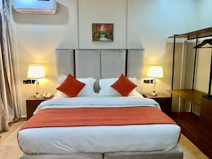 Standard Room | In-room safe, desk, laptop workspace, soundproofing - Eduardo Hotel Abuja (Bwari)