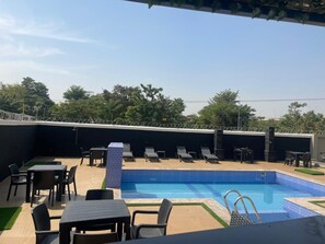 Outdoor pool - Eduardo Hotel Abuja (Abuja)