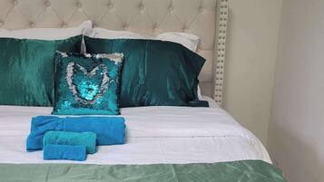 3 bedrooms, iron/ironing board, WiFi, bed sheets