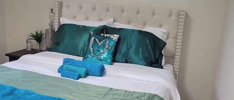 3 habitaciones, tabla de planchar con plancha, wifi y ropa de cama