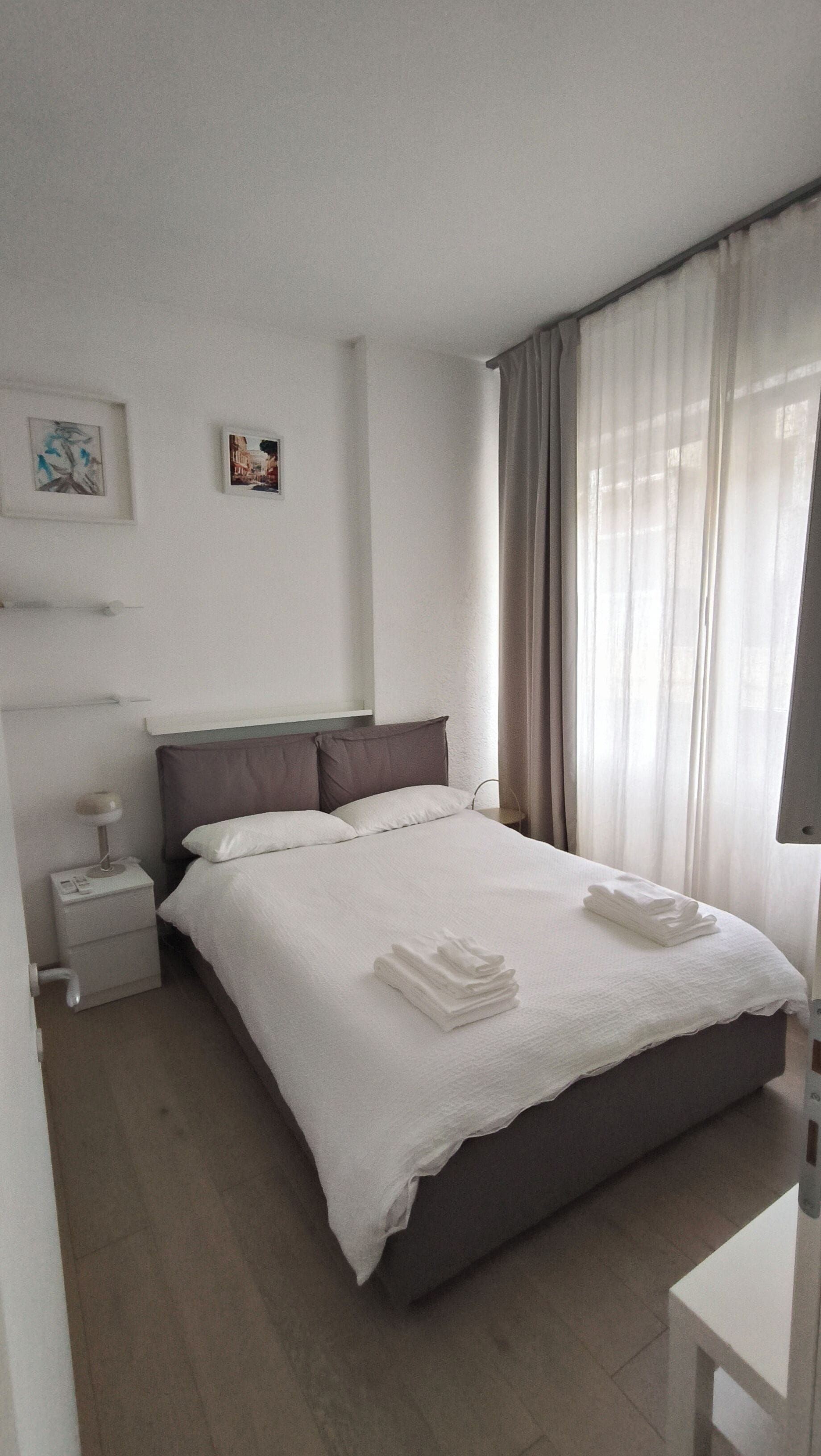1 dormitori, planxa i posts de planxar, wifi i roba de llit 