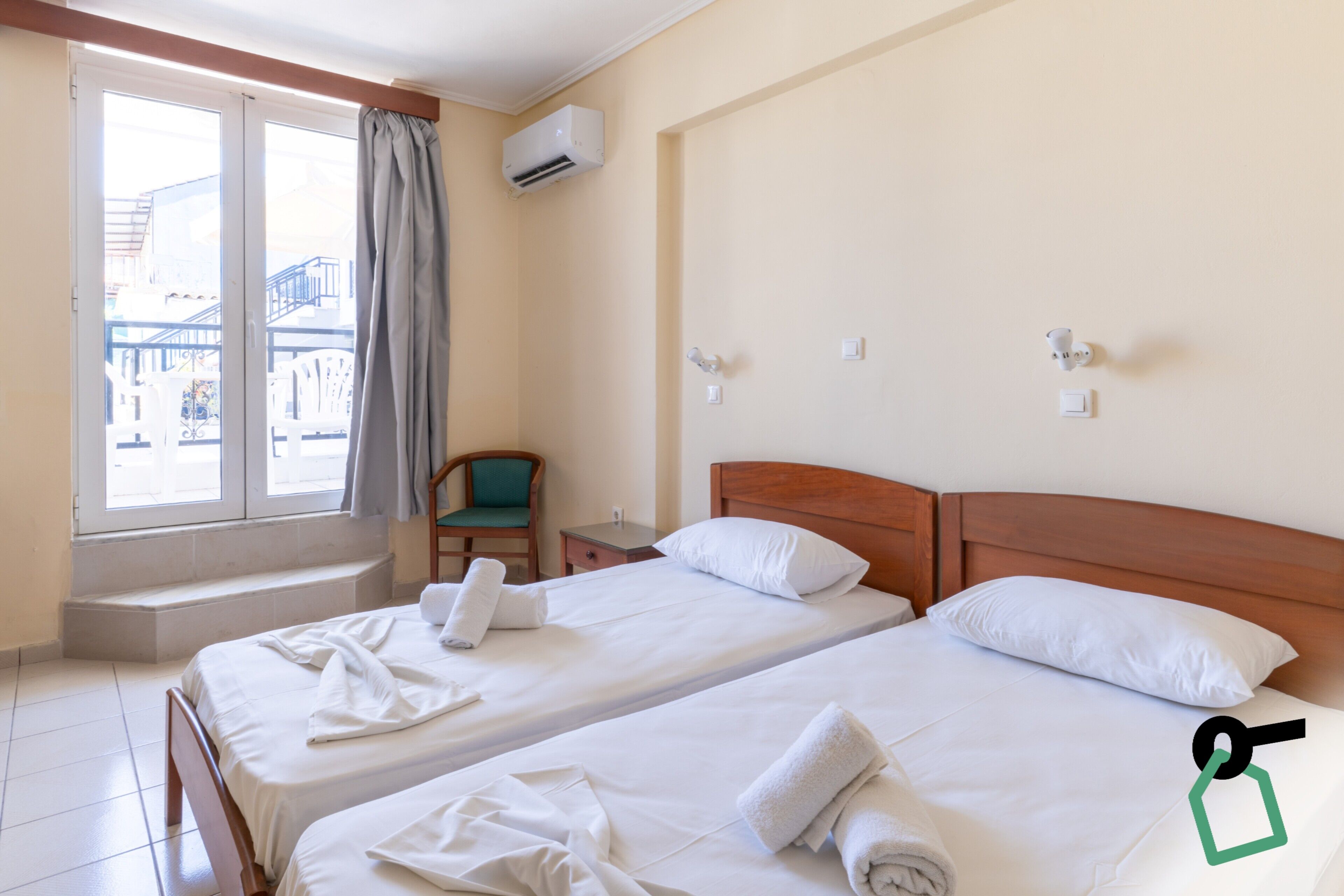 Phòng Economy, sân hiên, quang cảnh hồ bơi | Truy cập Internet không dây miễn phí, bộ trải giường 