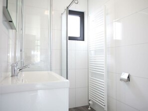 House | Bathroom - Holiday Home in Nijkerk With Terrace (Nijkerk)