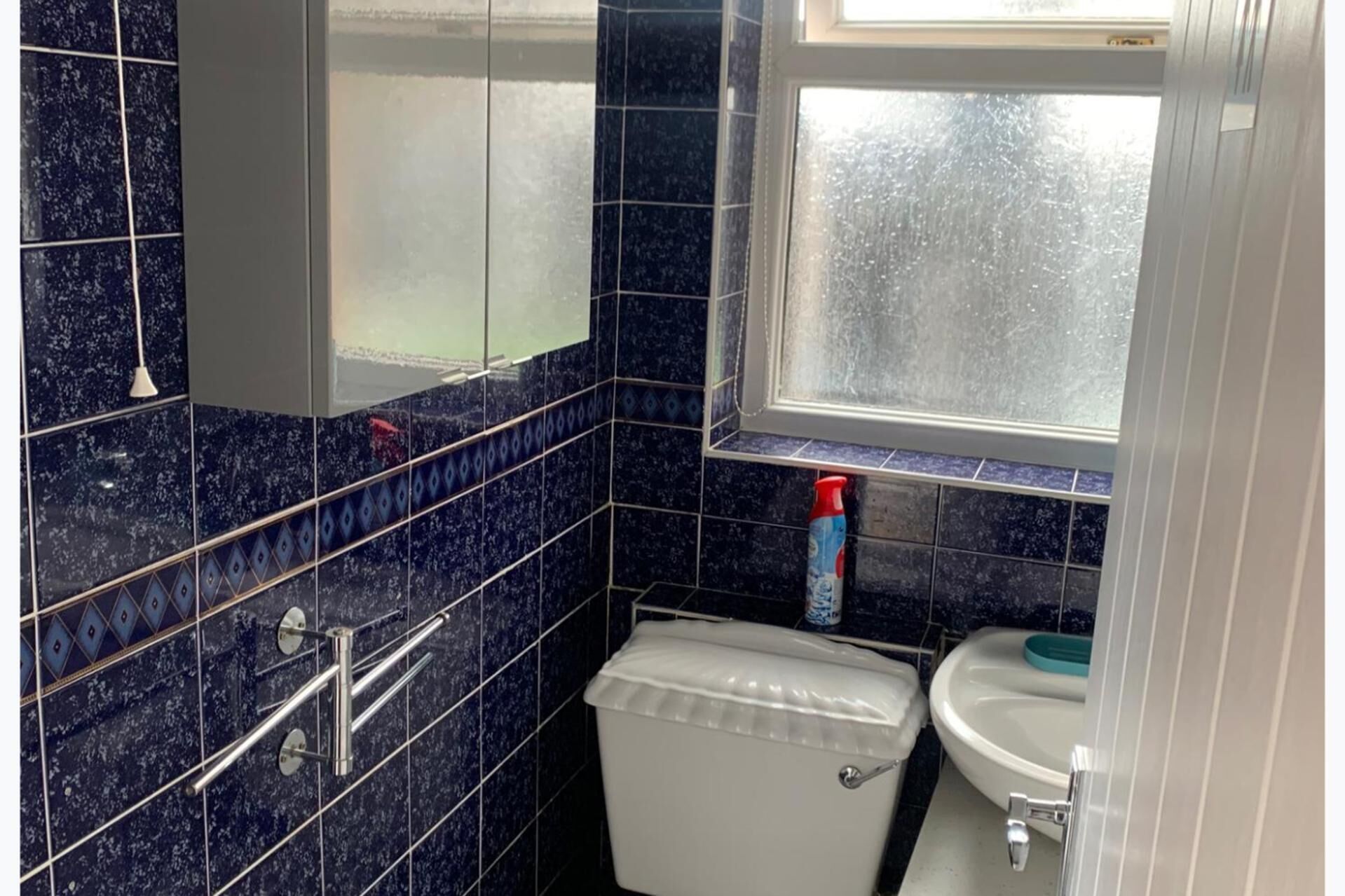 Separate bathtub and shower, deep-soaking bathtub, towels
