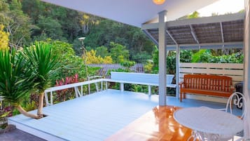 Casa Comfort, vista collina | Ristorazione all'aperto