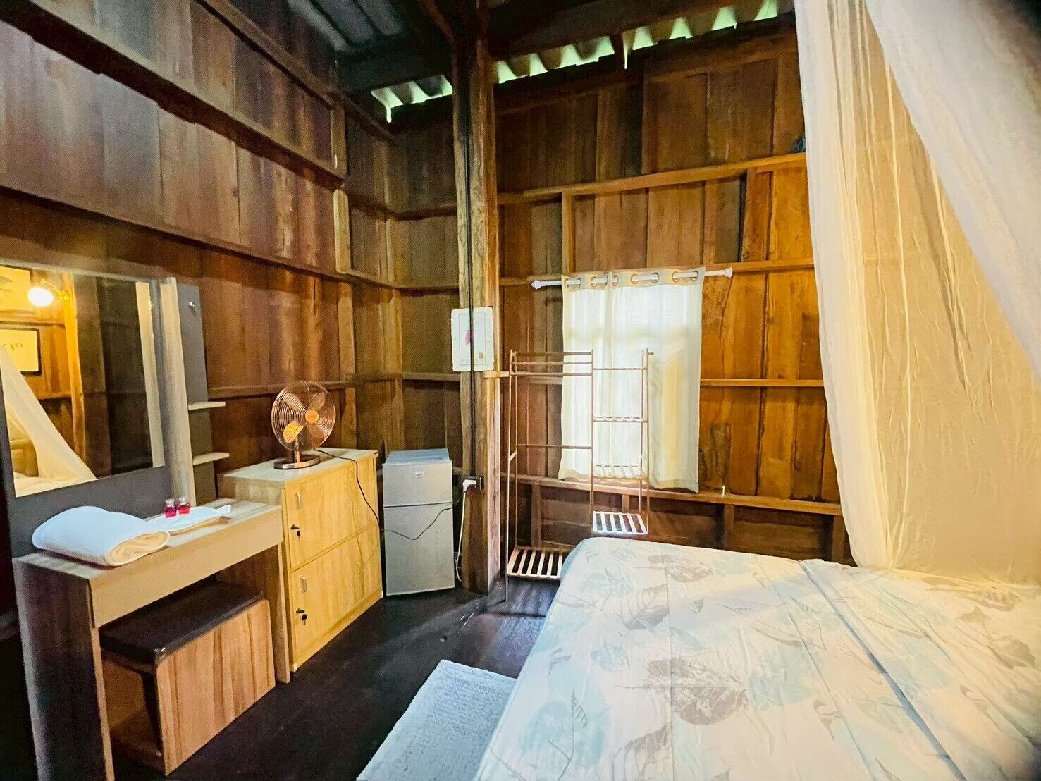 Chambre de base, patio, vue sur le lac | Accès au Wi-Fi (inclus)