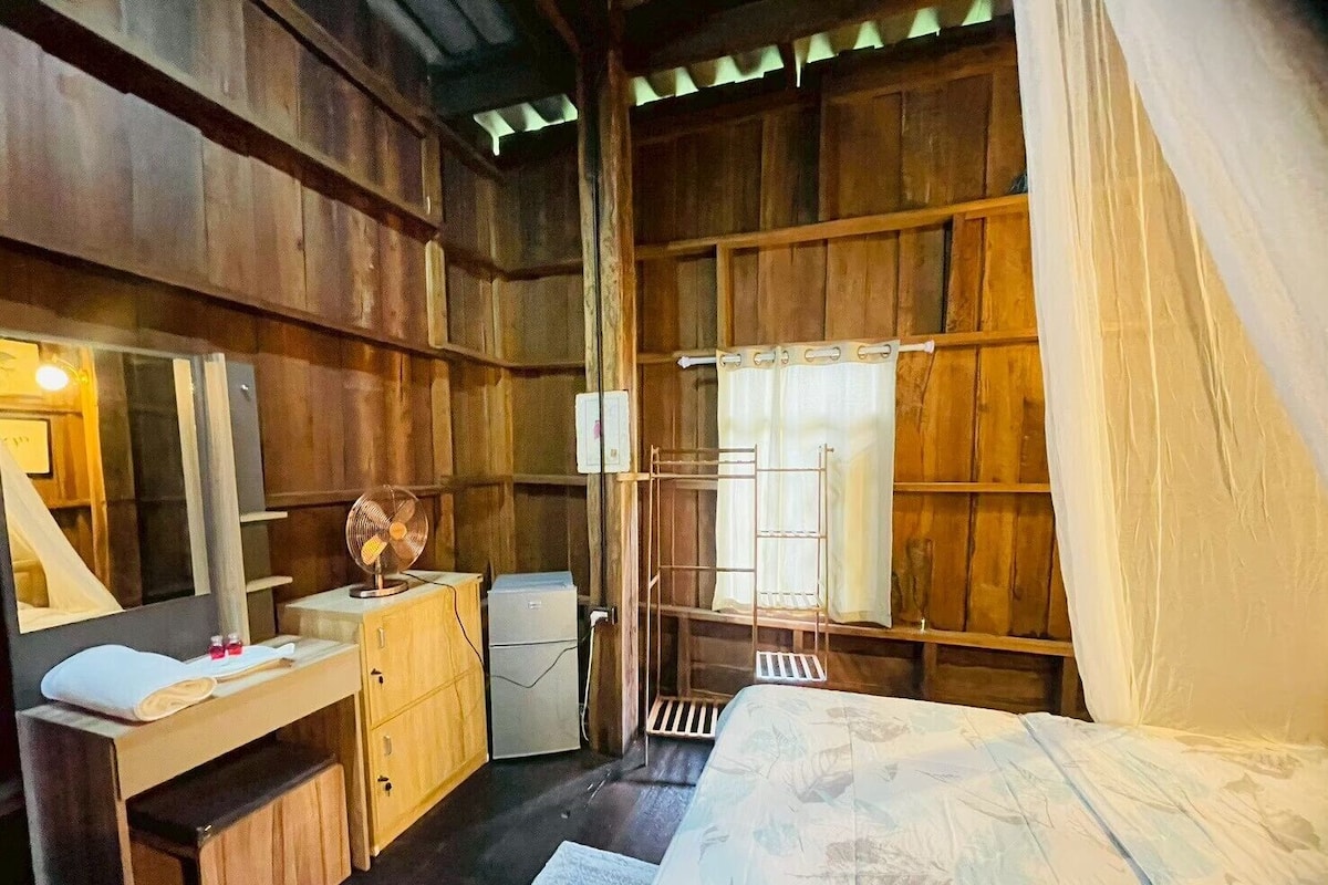 Chambre de base, patio, vue sur le lac | Accès au Wi-Fi (inclus)
