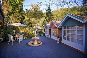 Outdoor dining - Pangsung House (Doi Saket)