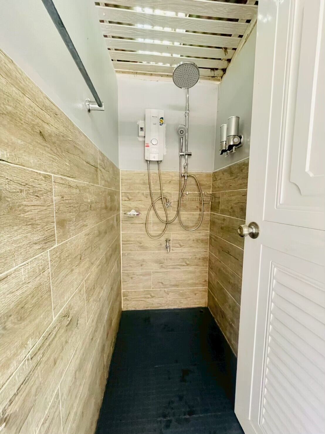 Family House, Garden View | Bathroom | Towels, soap, shampoo, toilet paper