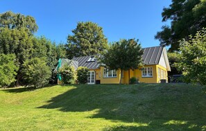 Exterior - Cozy home in Frederiksværk with house sea view (Frederiksværk)