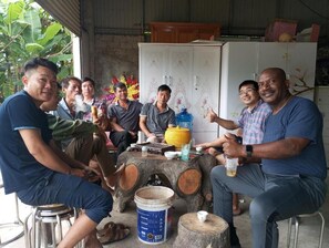 Outdoor dining - Duc Tuan Homestay (Yen Son)