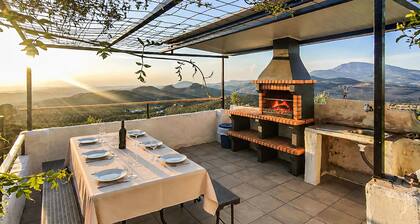 Nice home in Alcaudete