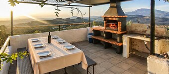 Nice home in Alcaudete