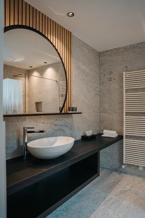 Shower, hair dryer, towels - Sunny Wellness Suite (Tirol)