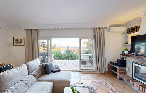 Awesome home in Estepona with private swimming pool, can be inside or outside